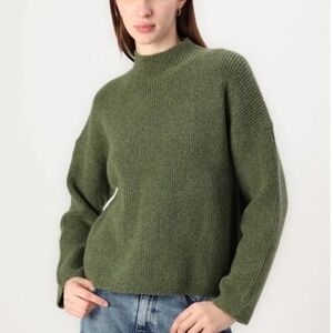 NWOT Abercrombie Easy Funnel green sweater